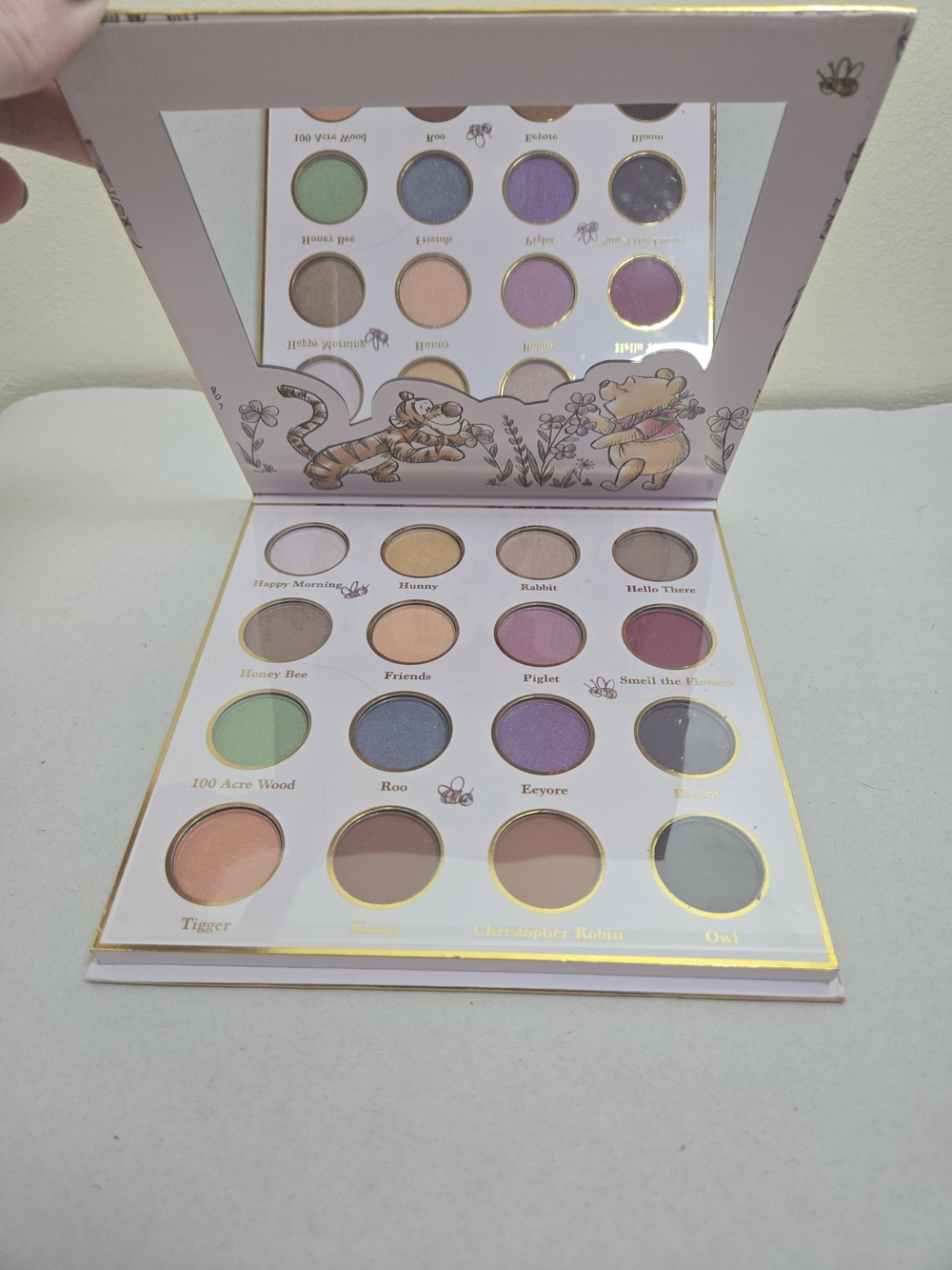 Winnie the Pooh Themed 16-Color Eyeshadow Palette - Pink Case